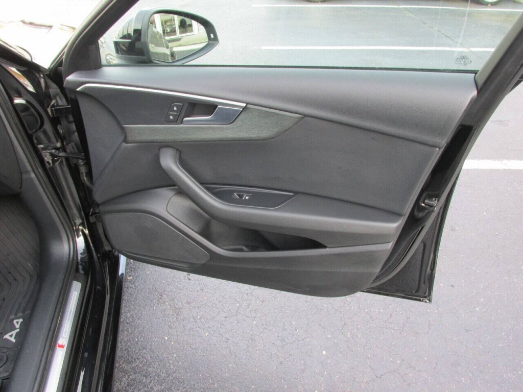 2017 Audi A4 Image 37