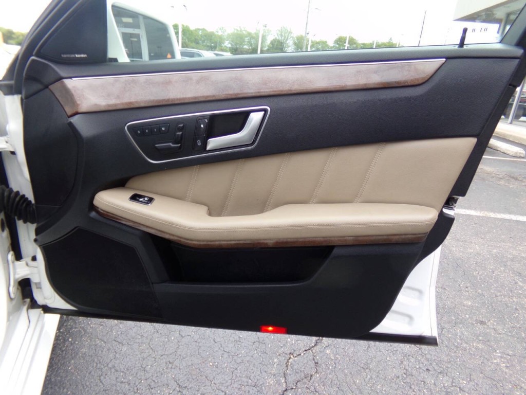 2013 Mercedes-Benz E-Class Image 25
