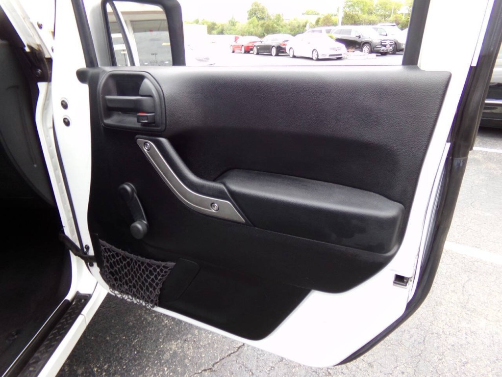 2015 Jeep Wrangler Image 13