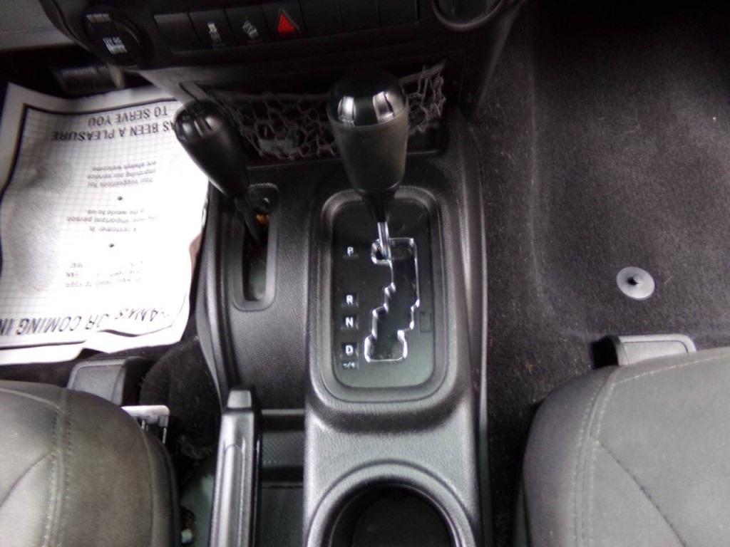 2015 Jeep Wrangler Image 16