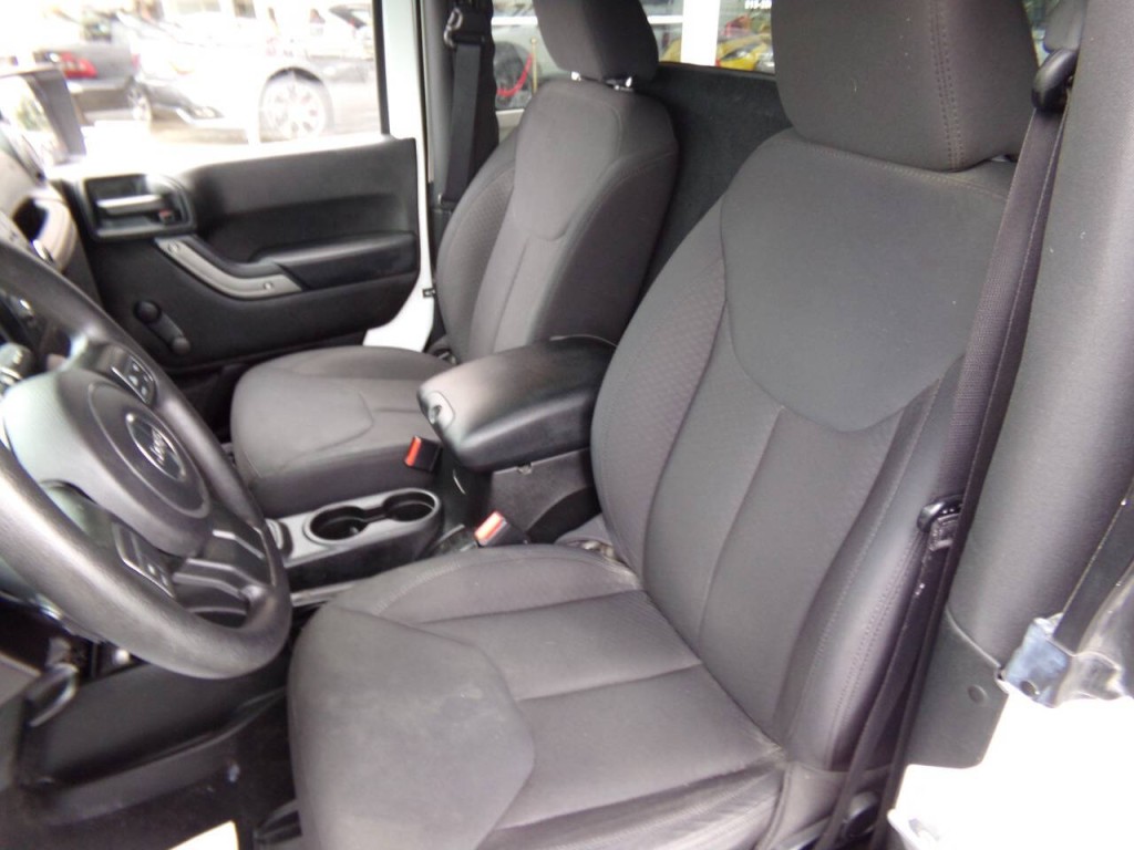 2015 Jeep Wrangler Image 38