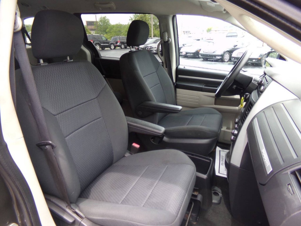 2010 Dodge Grand Caravan Image 30