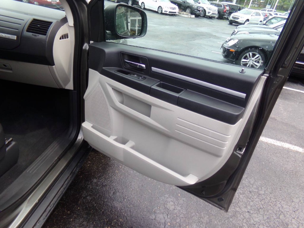 2010 Dodge Grand Caravan Image 31