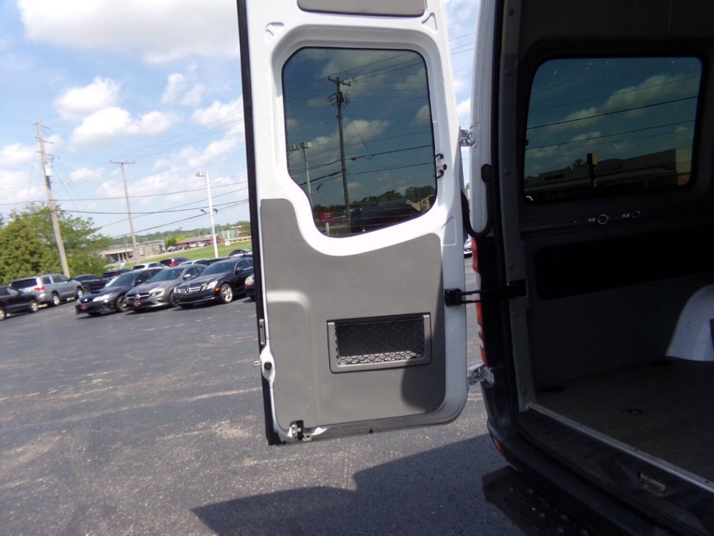 2014 Mercedes-Benz Sprinter Image 40