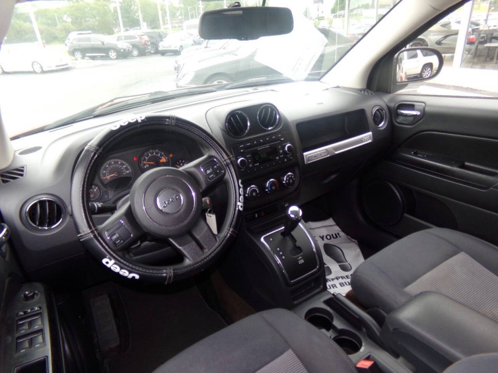 2016 Jeep Compass Image 16