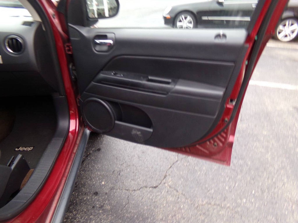 2016 Jeep Compass Image 28