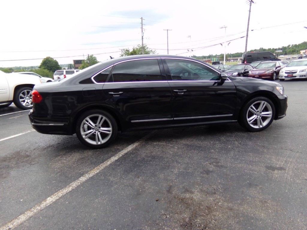2016 Volkswagen Passat Image 4