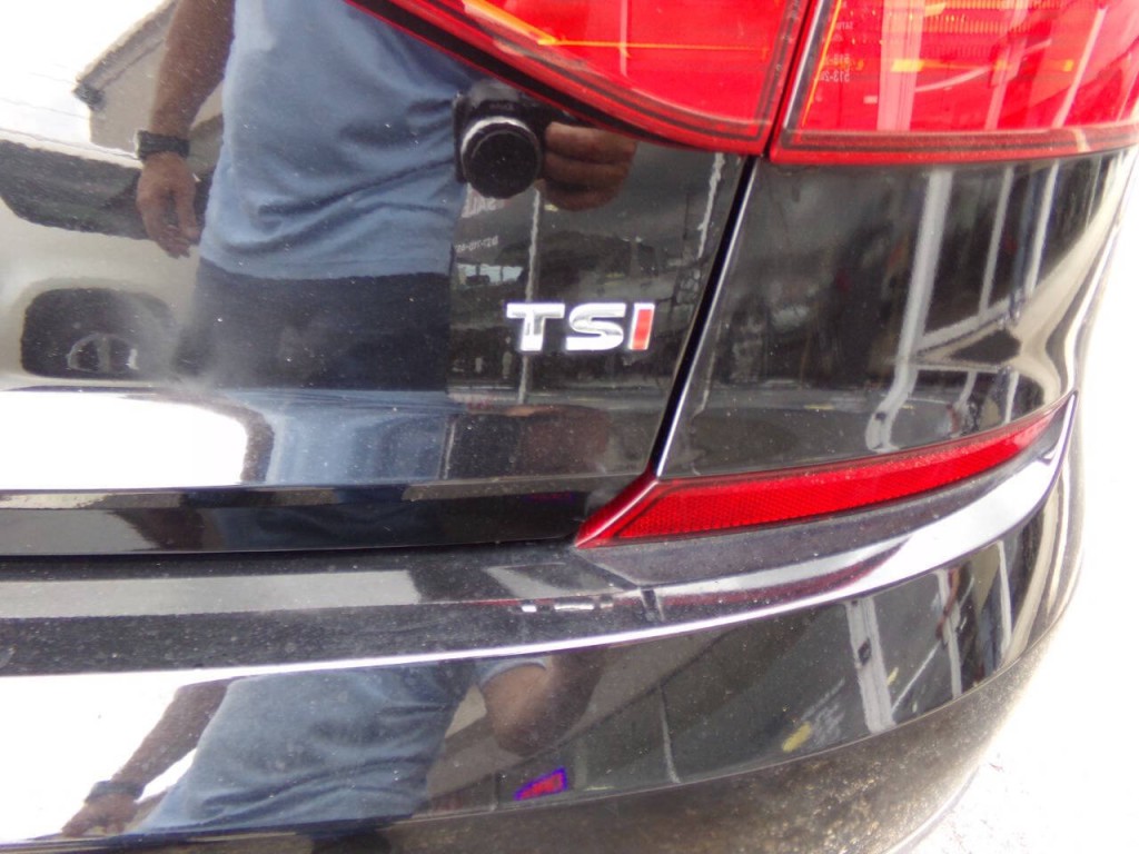 2016 Volkswagen Passat Image 8