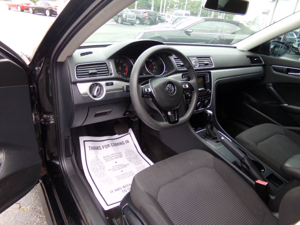 2016 Volkswagen Passat Image 9