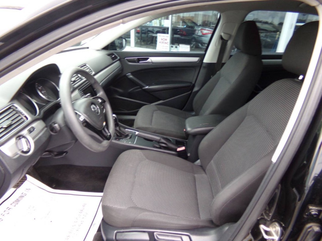 2016 Volkswagen Passat Image 10
