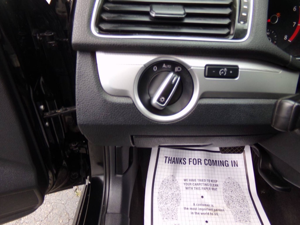 2016 Volkswagen Passat Image 13