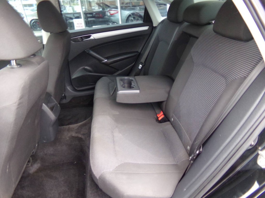 2016 Volkswagen Passat Image 17