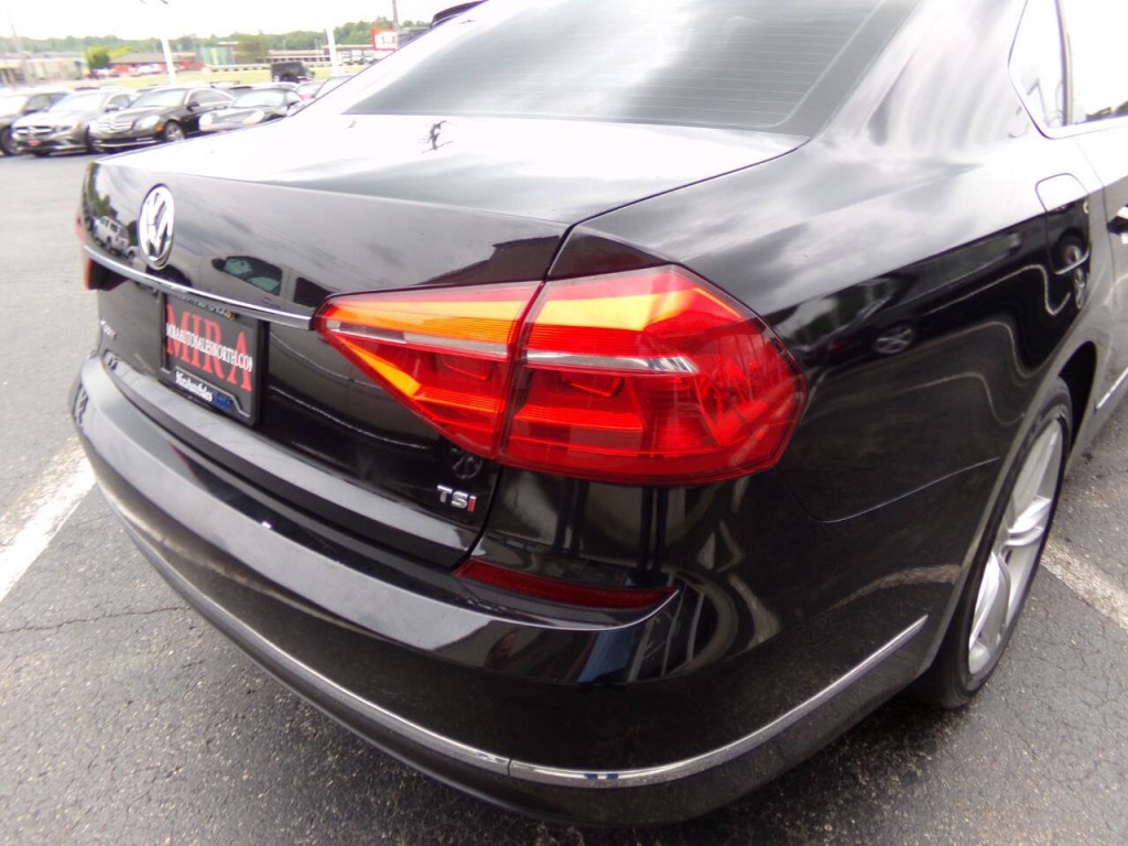 2016 Volkswagen Passat Image 20