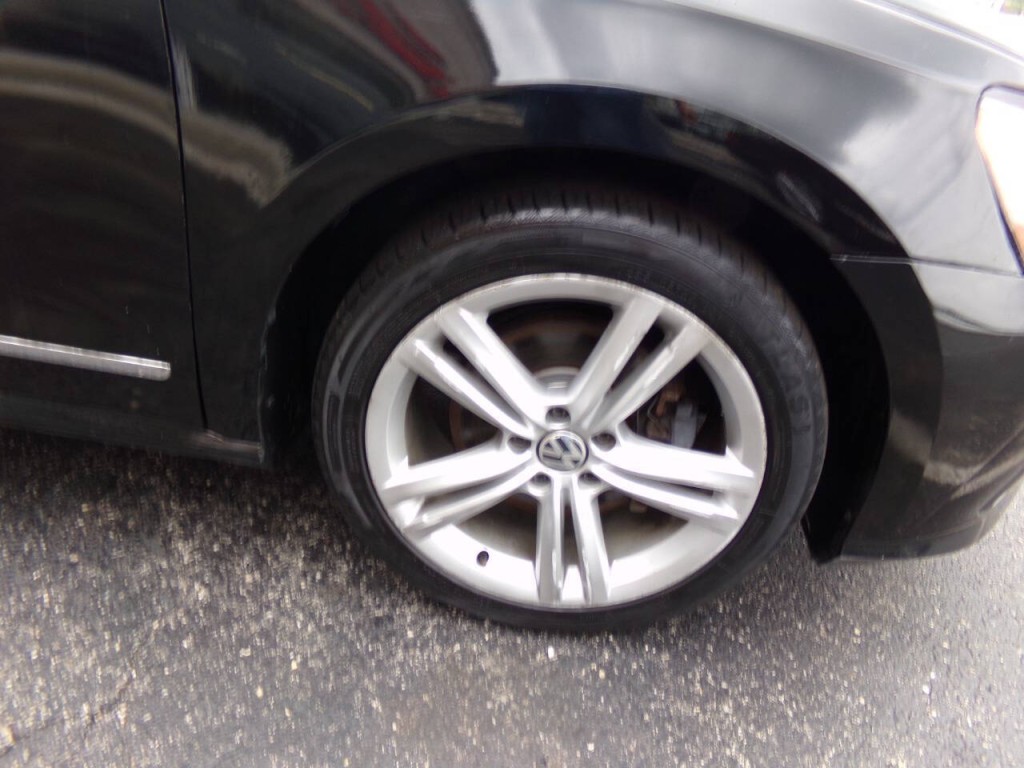 2016 Volkswagen Passat Image 27