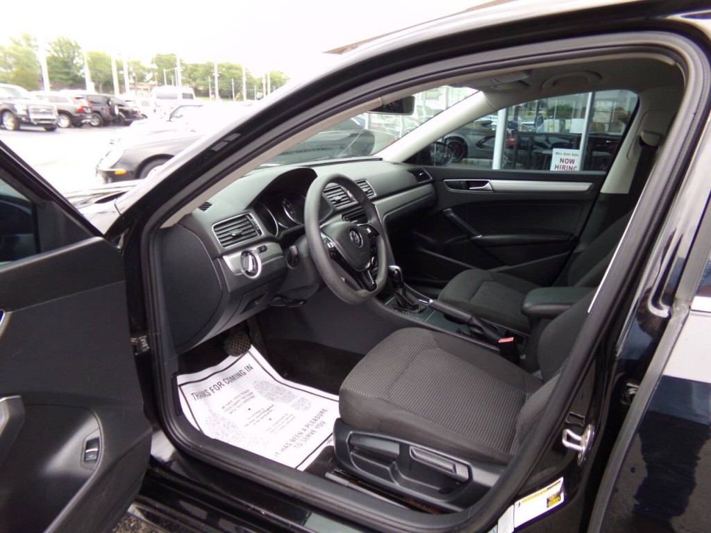 2016 Volkswagen Passat Image 29