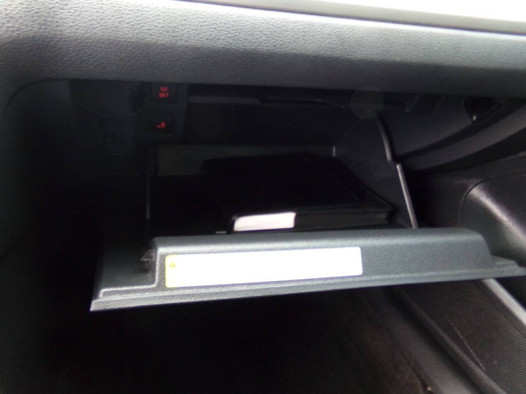 2016 Volkswagen Passat Image 34