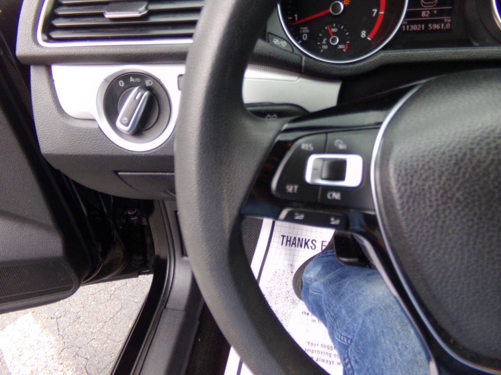 2016 Volkswagen Passat Image 37