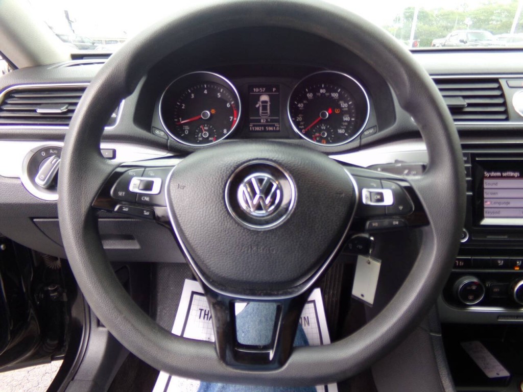 2016 Volkswagen Passat Image 38