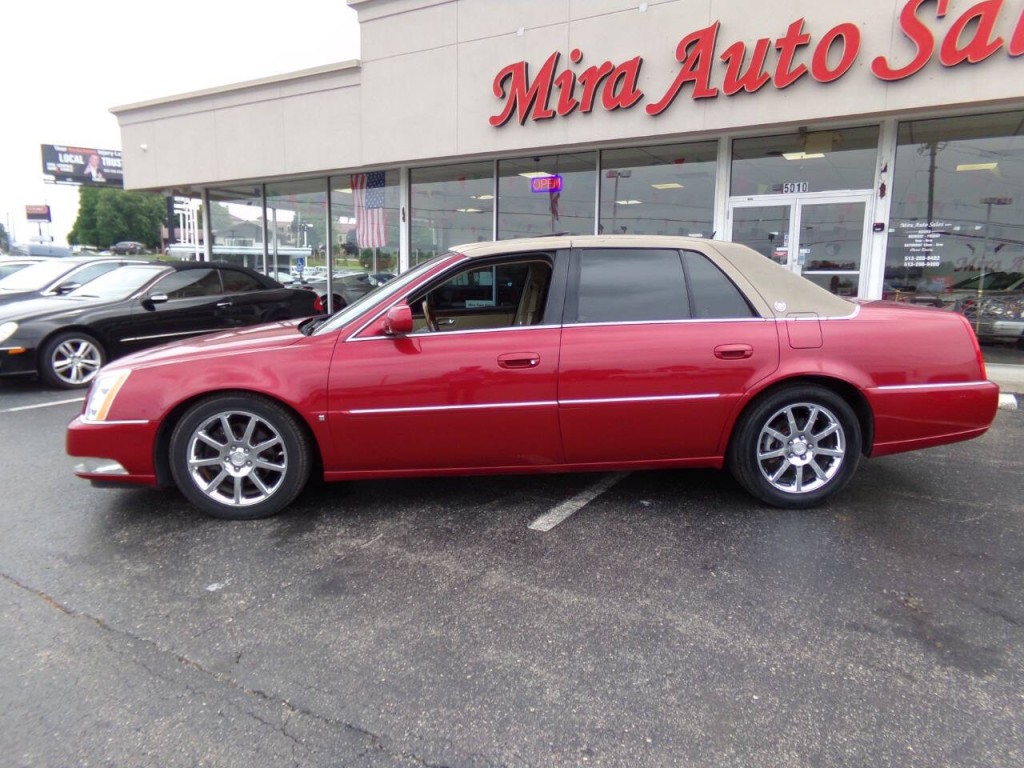2006 Cadillac DTS Image 2