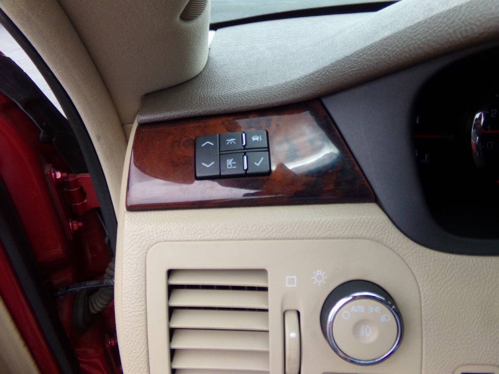 2006 Cadillac DTS Image 19