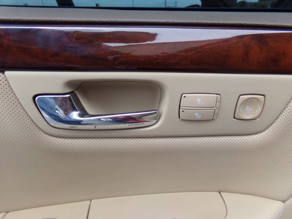 2006 Cadillac DTS Image 23