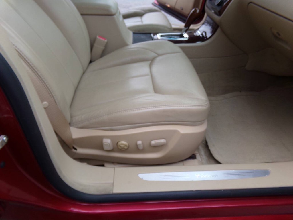 2006 Cadillac DTS Image 34