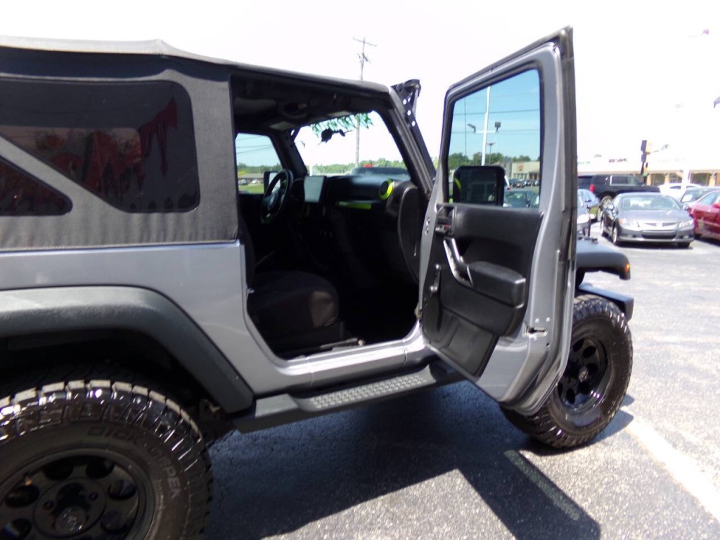 2014 Jeep Wrangler Image 21