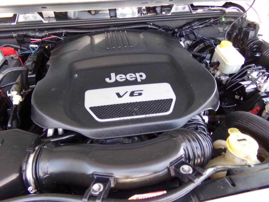 2014 Jeep Wrangler Image 25