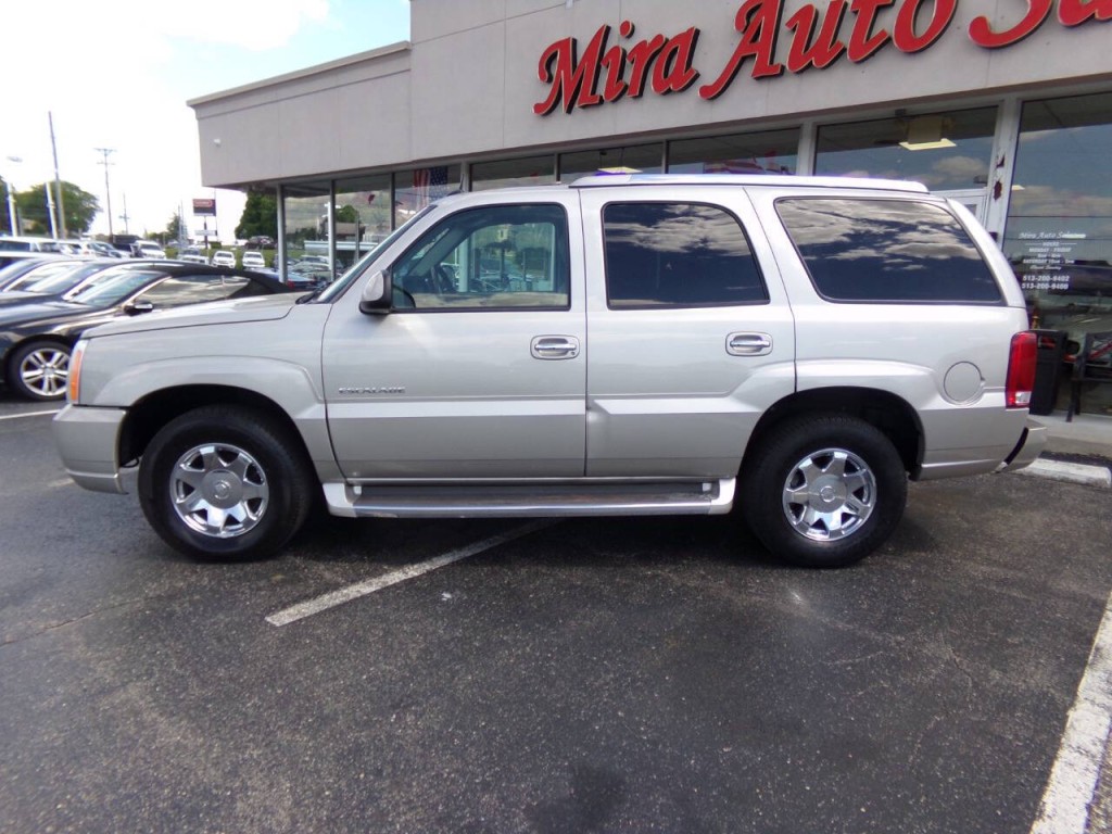 2005 Cadillac Escalade Image 2