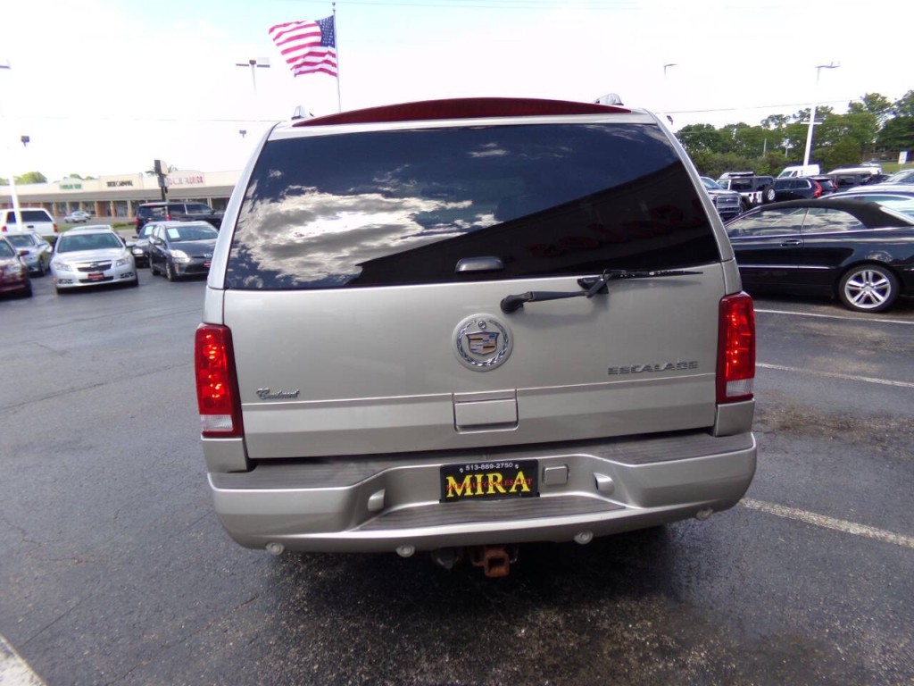 2005 Cadillac Escalade Image 3