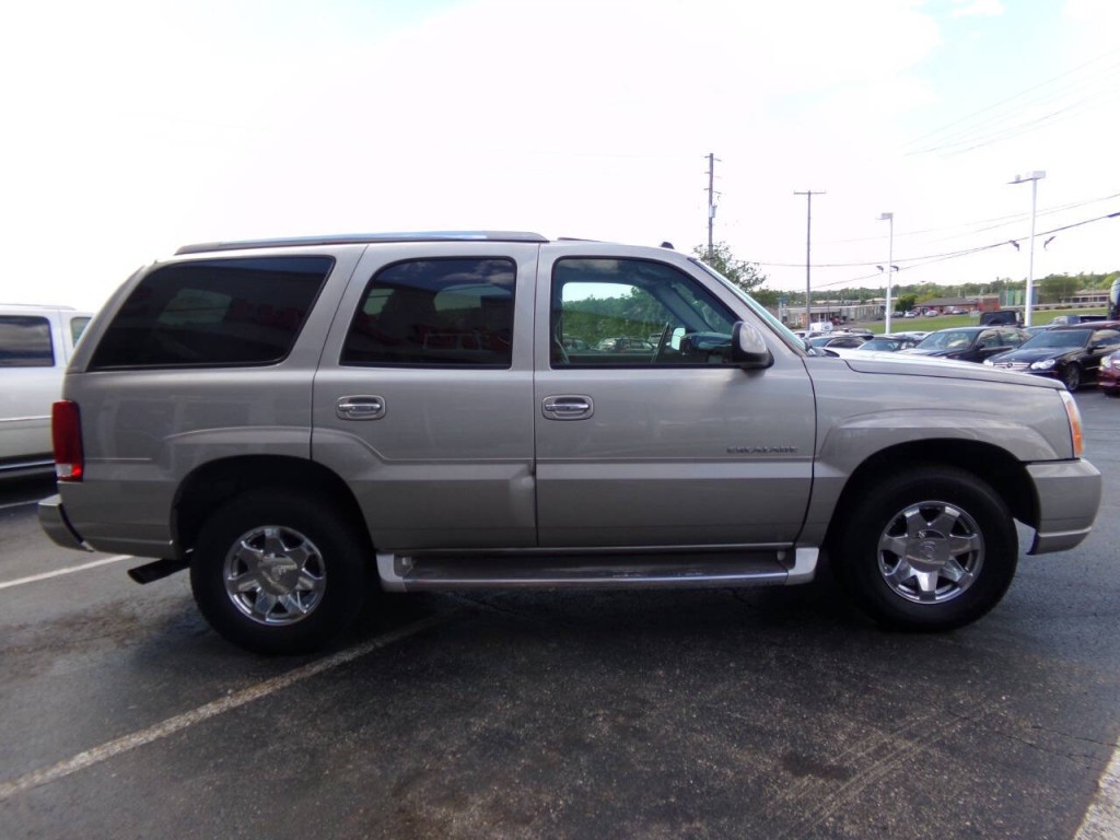 2005 Cadillac Escalade Image 4