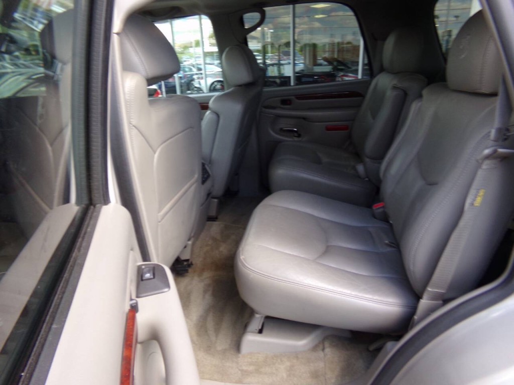 2005 Cadillac Escalade Image 12