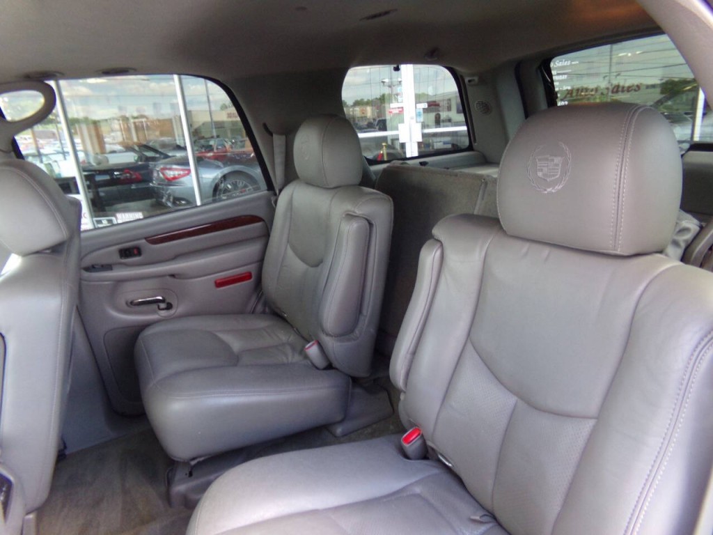2005 Cadillac Escalade Image 13