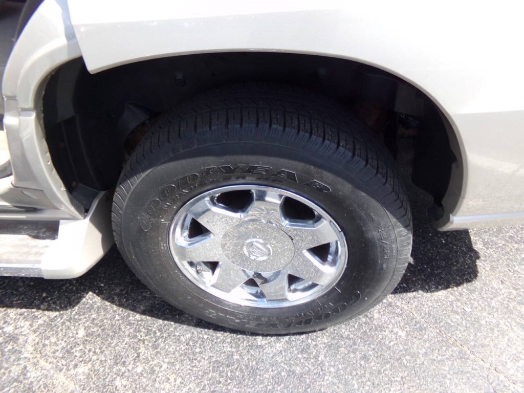 2005 Cadillac Escalade Image 18