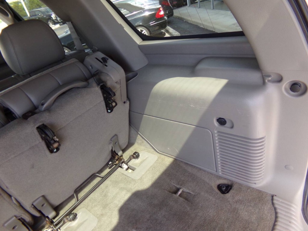 2005 Cadillac Escalade Image 21