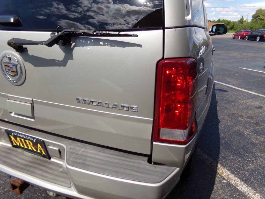 2005 Cadillac Escalade Image 22