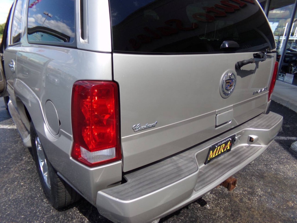 2005 Cadillac Escalade Image 23