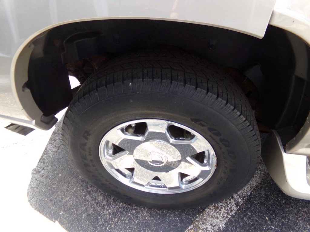 2005 Cadillac Escalade Image 24
