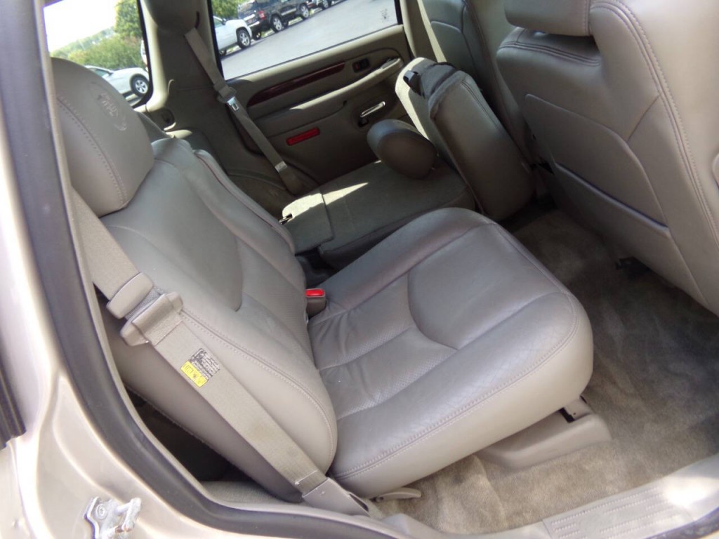 2005 Cadillac Escalade Image 25
