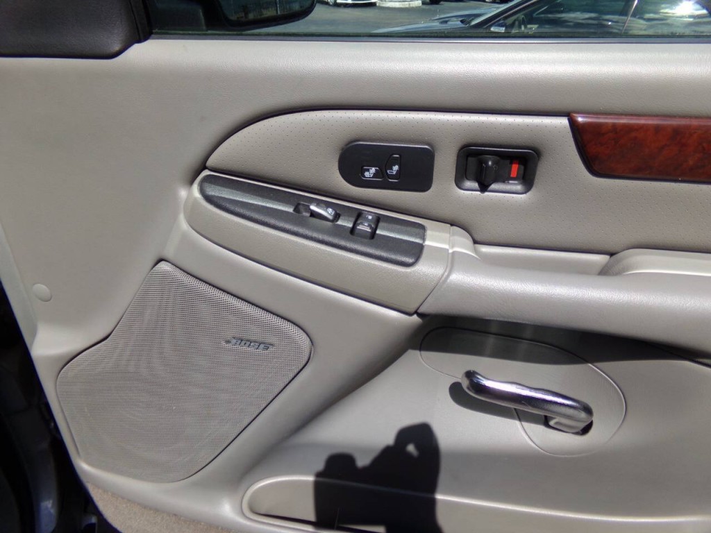 2005 Cadillac Escalade Image 29