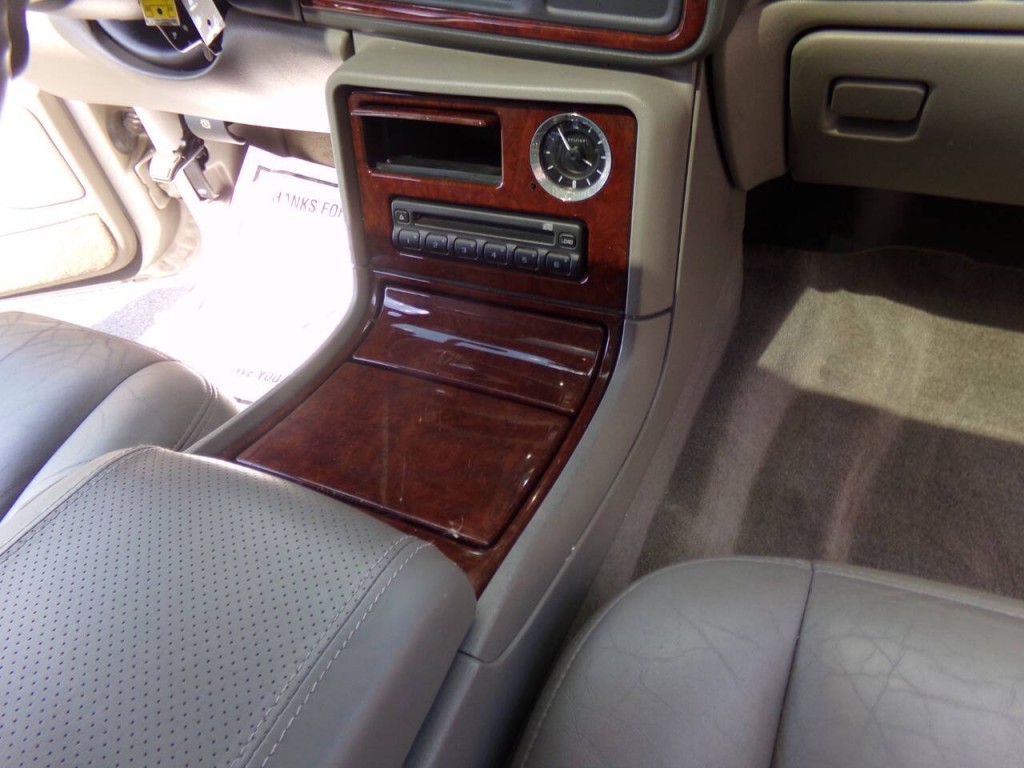 2005 Cadillac Escalade Image 30