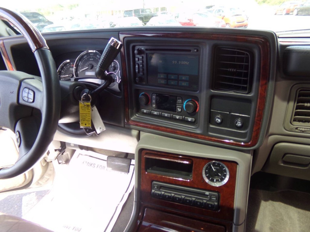 2005 Cadillac Escalade Image 31