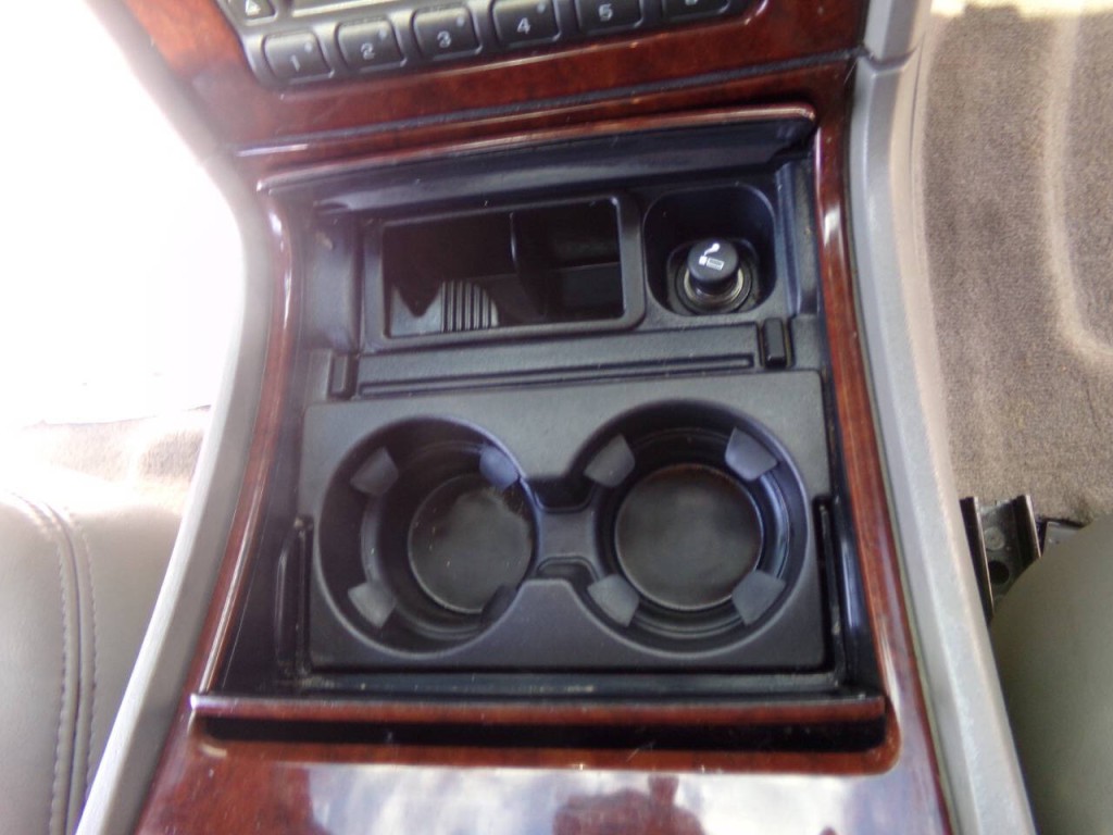 2005 Cadillac Escalade Image 35