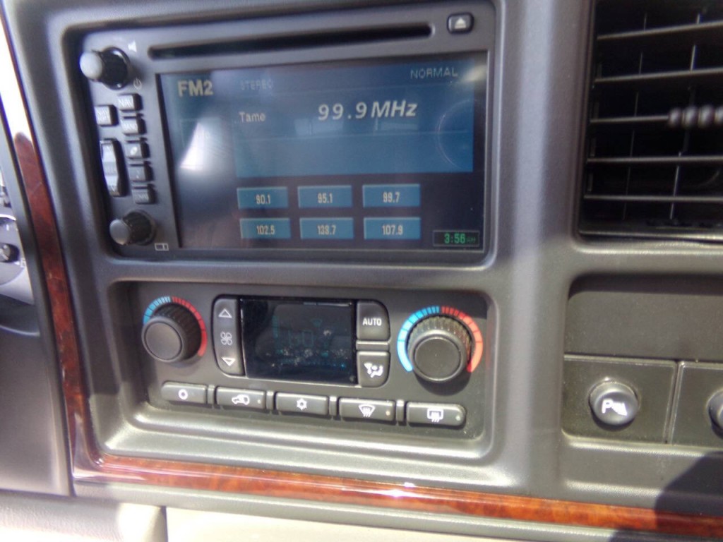 2005 Cadillac Escalade Image 37
