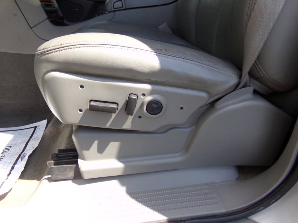 2005 Cadillac Escalade Image 38