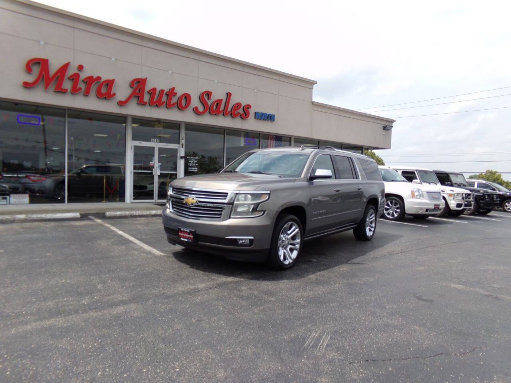 2019 Chevrolet Suburban Image 2