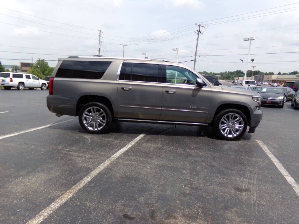 2019 Chevrolet Suburban Image 5