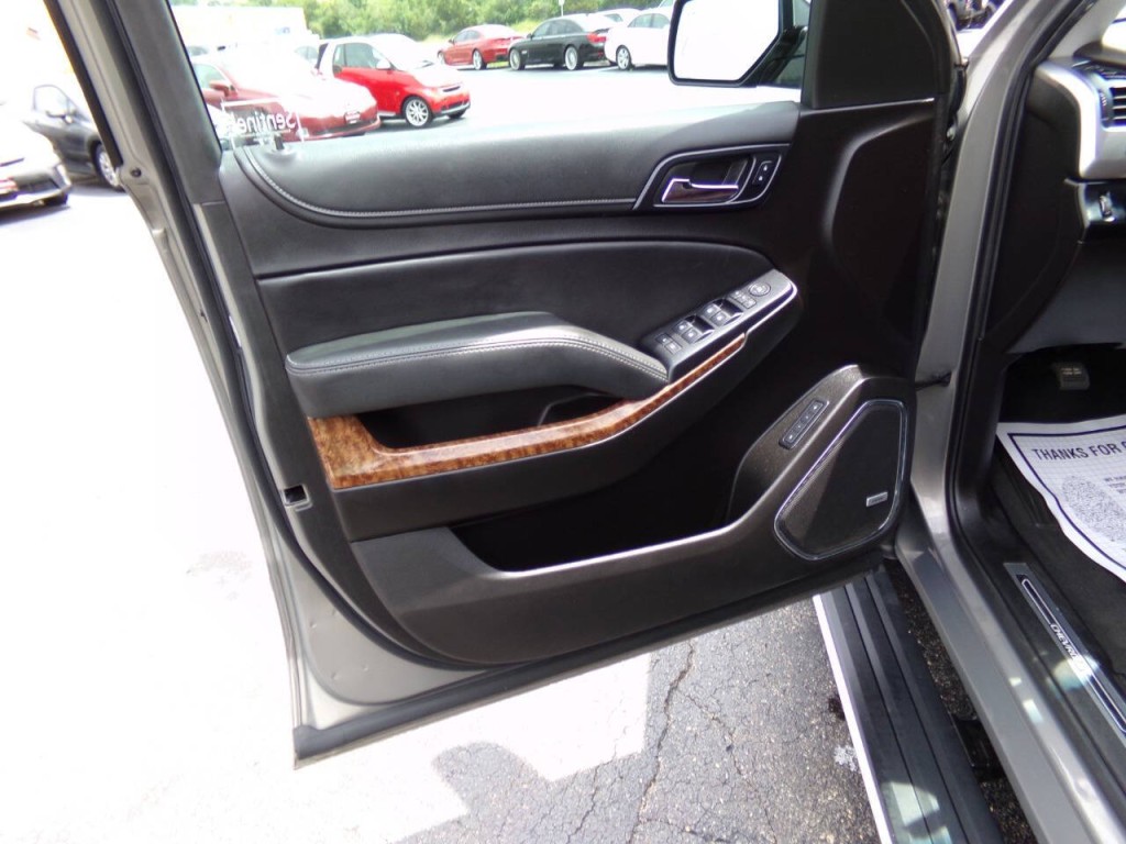 2019 Chevrolet Suburban Image 13