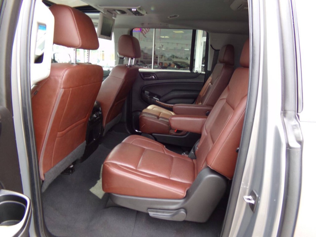 2019 Chevrolet Suburban Image 14