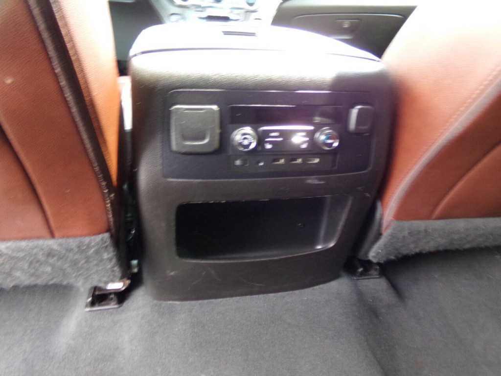 2019 Chevrolet Suburban Image 17